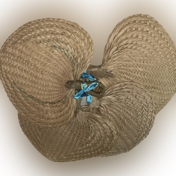 SET OF 4 Brand NEW WICKER HAND FANS With BLUE RIBBONS which can be taken off. - Picture 7 of 10